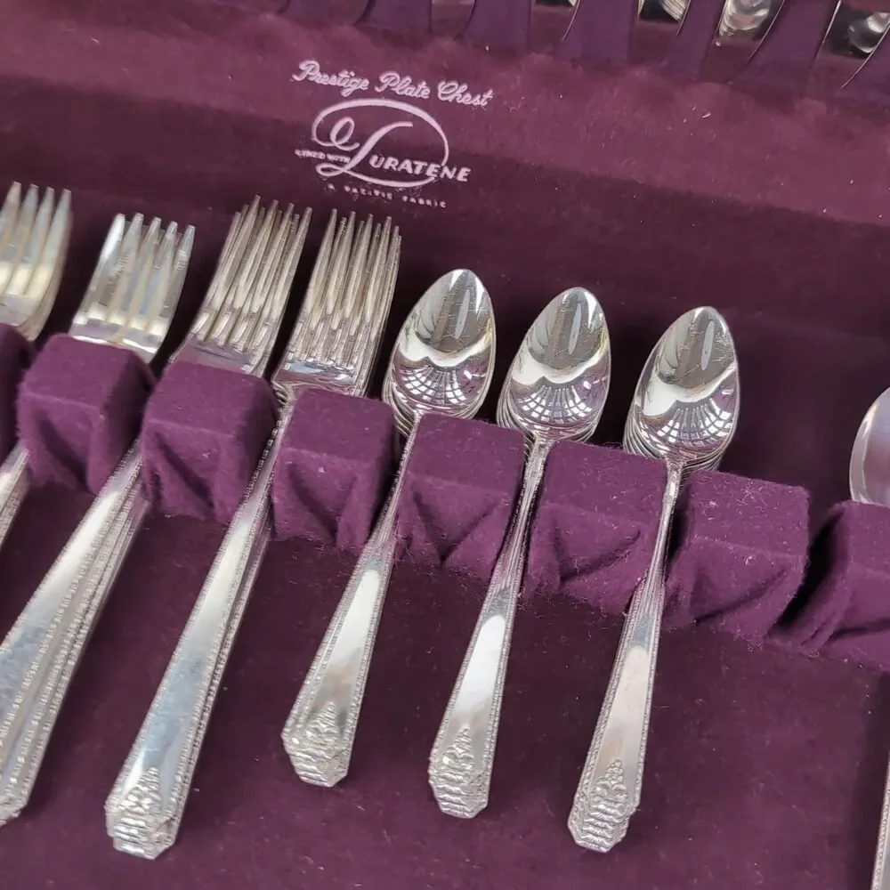 Vintage Oneida Prestige BORDEAUX 1945 Silverplate 50 Pieces + Storage Box